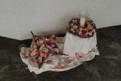 Verschiedener Blumenschmuck Abdankung